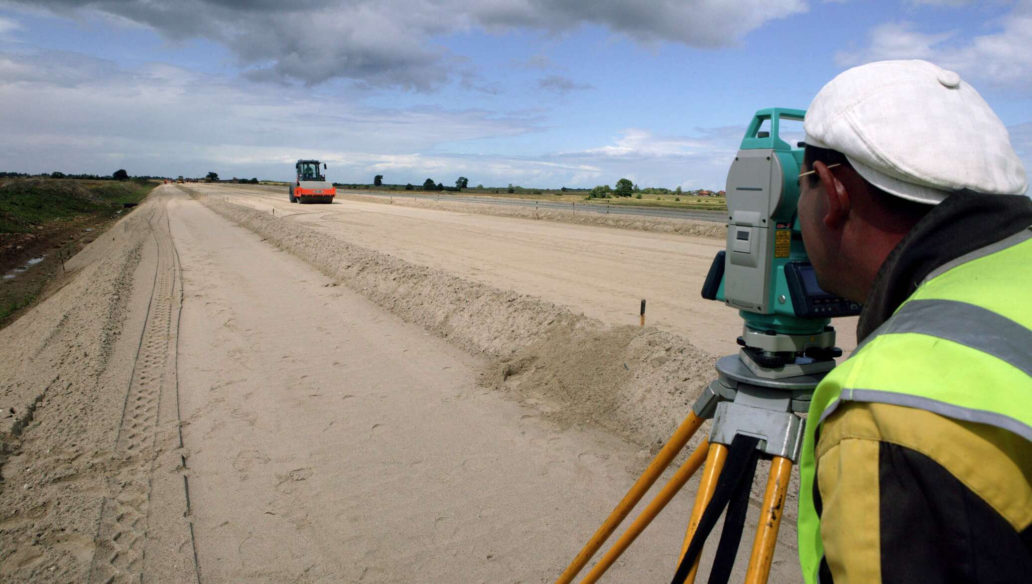 Геодезист, осмотр и планировка объекта