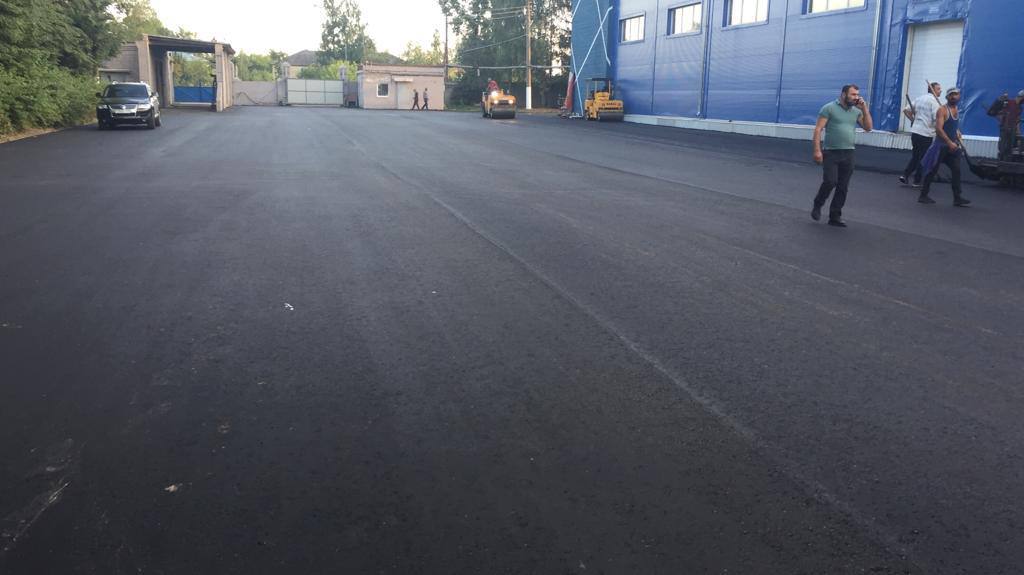 Асфальтирование большой коммерческой парковки