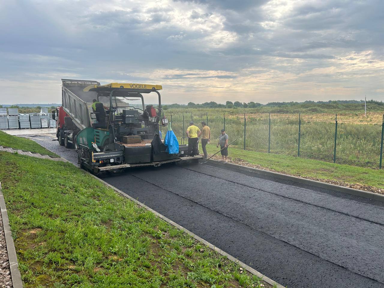 Укладка асфальта укладчиком